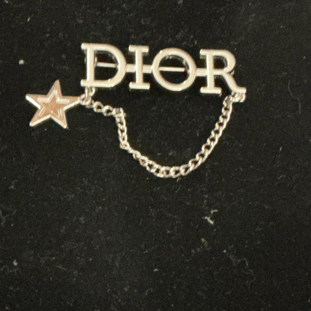Fashion Dior Silver Logo Chain Brooch - Picture 3 of 4